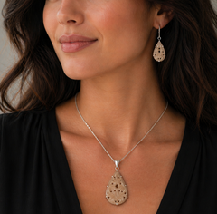 Carved Rosy Flower Necklace Set